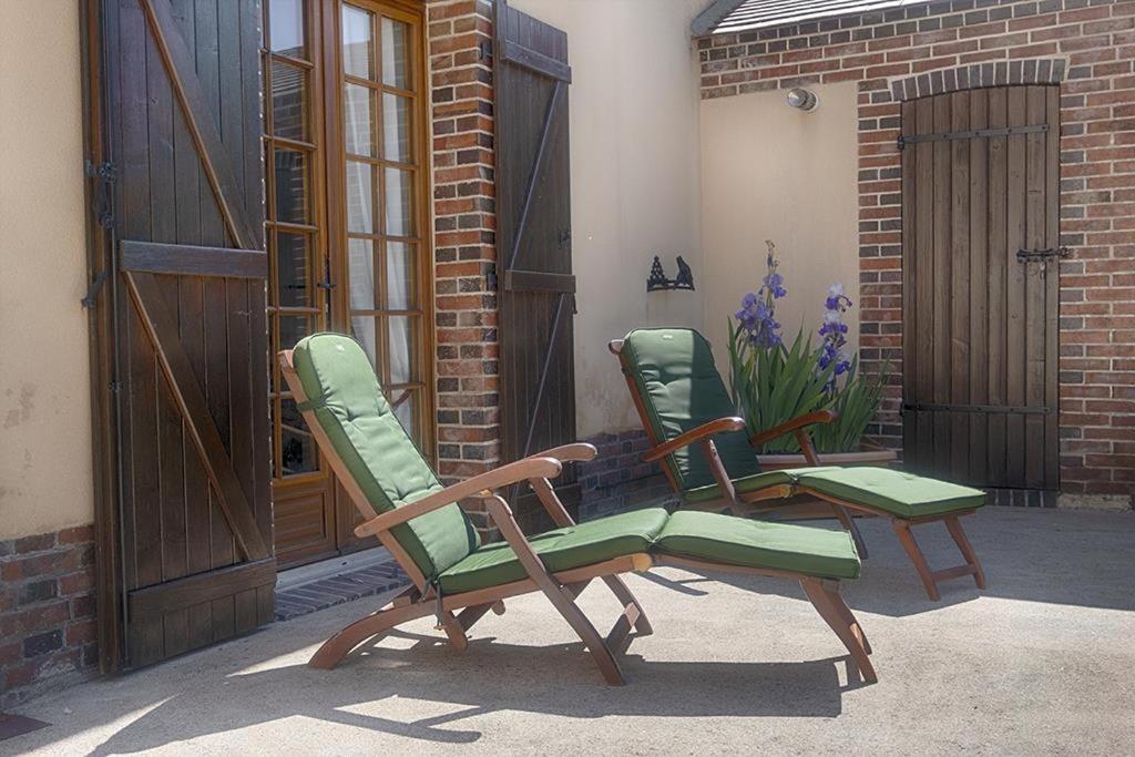 Le Logis Du Regisseur Bed & Breakfast Charny-Oree-de-Puisaye Eksteriør bilde