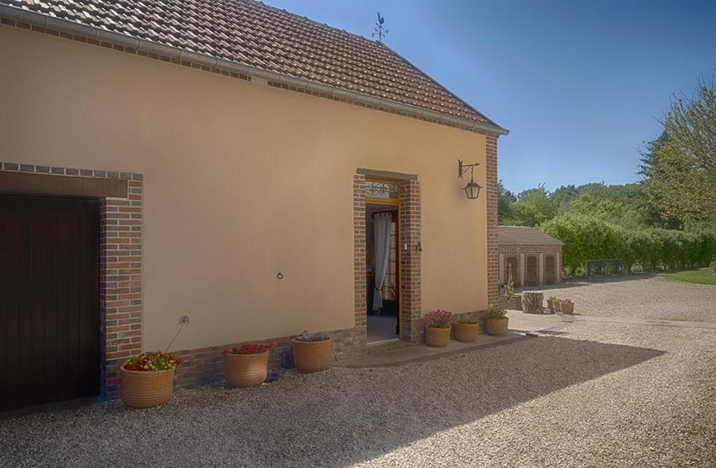 Le Logis Du Regisseur Bed & Breakfast Charny-Oree-de-Puisaye Eksteriør bilde